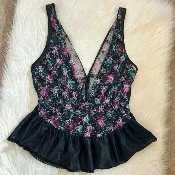 Tops - Vintage Floral Sheer Lace Deep V Ruffle Camisole Large